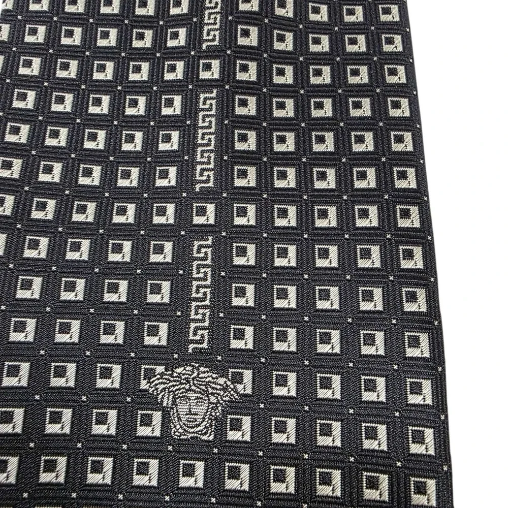 VERSACE Silk Medusa Pattern Mens Necktie Black Gold Made in Italy Luxury‎ Tie